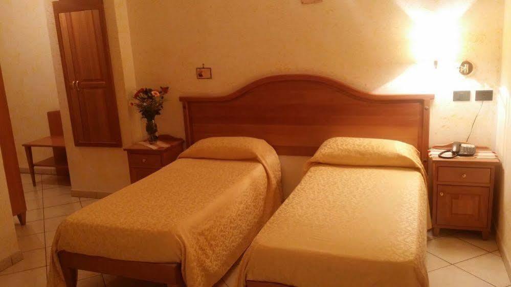Hotel Mistef 法勒纳 外观 照片